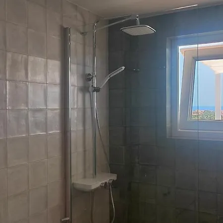 Bonito Estudio Con Bonitas Vistas *