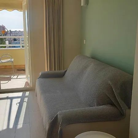 Bonito Estudio Con Bonitas Vistas